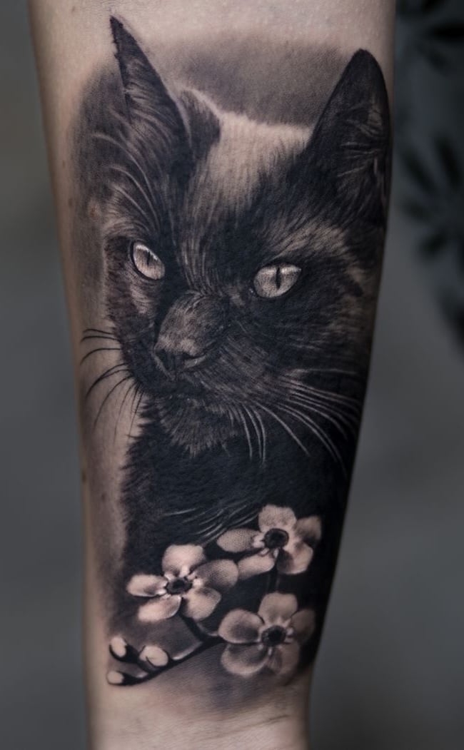 tatuaje gato en mujer 05