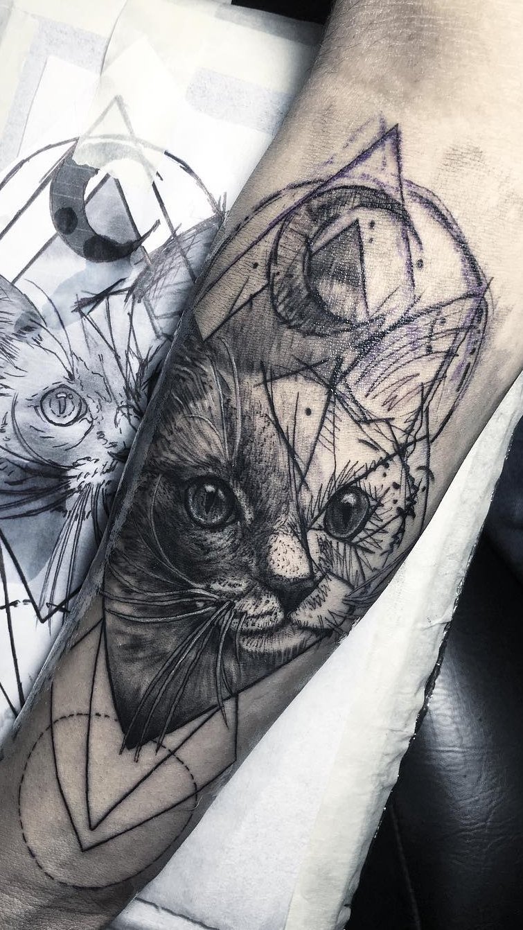 tatuaje gato en mujer 10