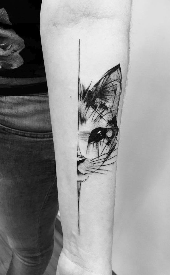 tatuaje gato en mujer 112