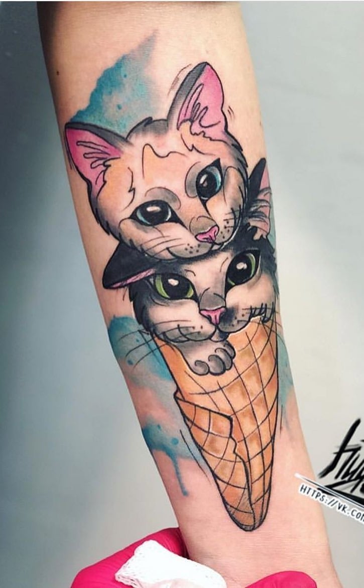 tatuaje gato en mujer 122