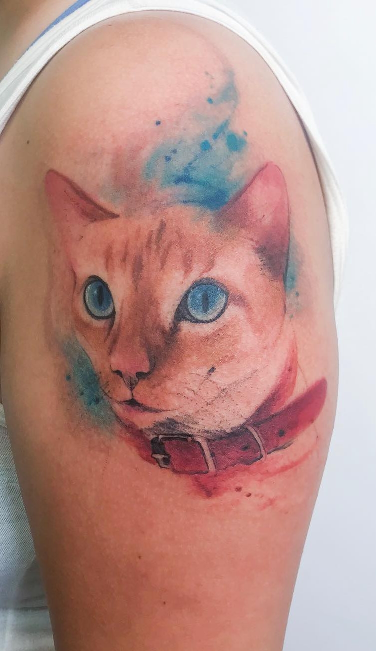 tatuaje gato en mujer 127