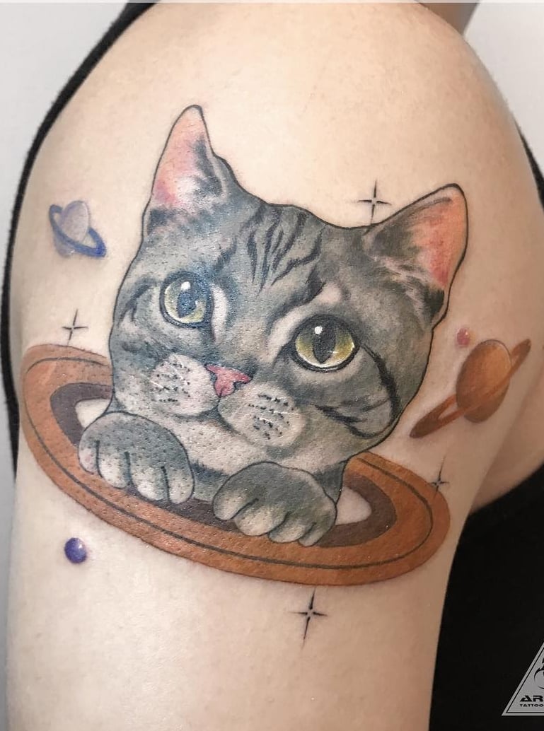 tatuaje gato en mujer 26