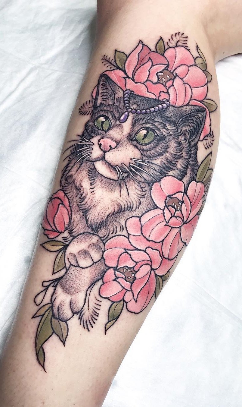 tatuaje gato en mujer 46