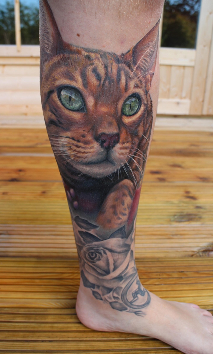 tatuaje gato en mujer 69