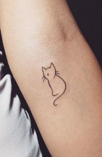 tatuaje gato en mujer 70