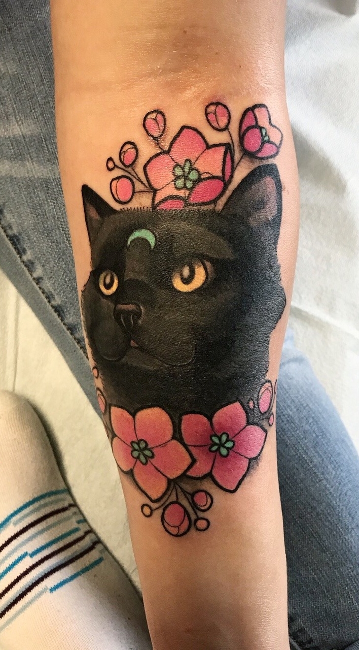 tatuaje gato en mujer 81