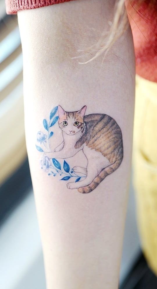 tatuaje gato en mujer 90