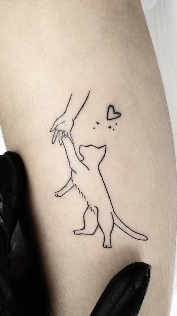 tatuaje gato en mujer 99