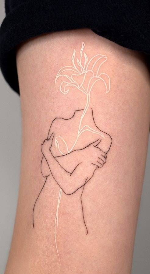 tatuaje tinta blanca mujer 05