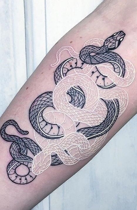 tatuaje tinta blanca mujer 12