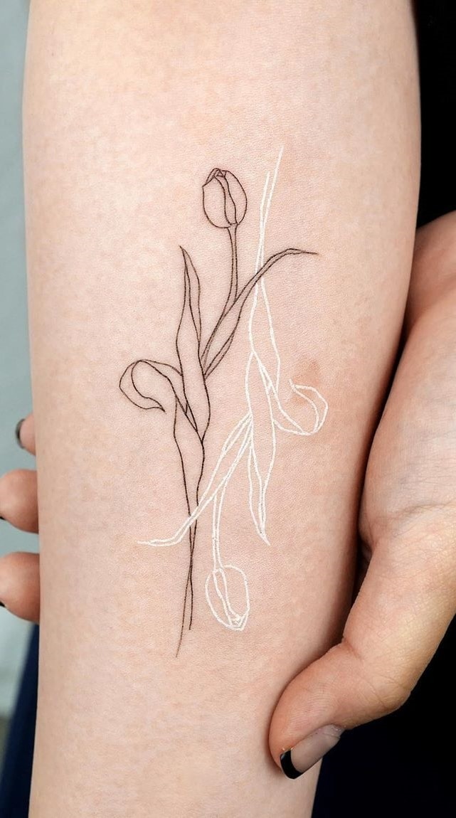 tatuaje tinta blanca mujer 16